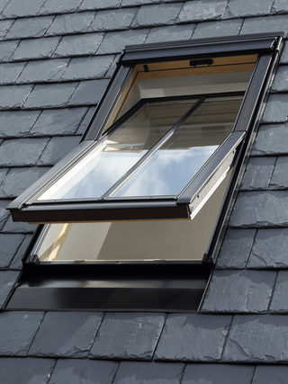 VELUX Conservation Centre Pivot Roof Window with Standard Flashing 550x1180mm